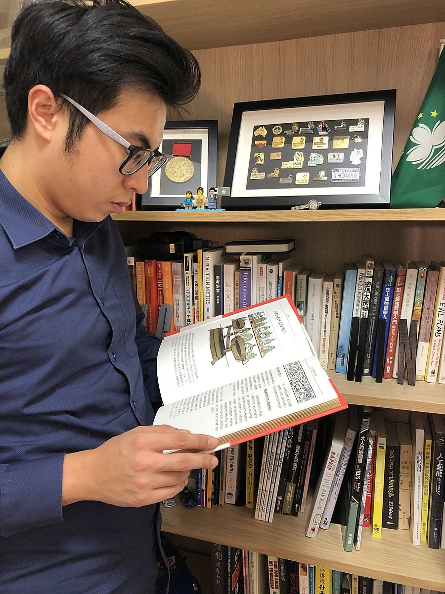 Makzan reading book at home.